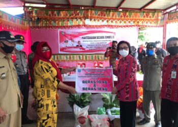 Yasti-Yanny Temui Masyarakat dan Serahkan Bantuan di Empat Kecamatan