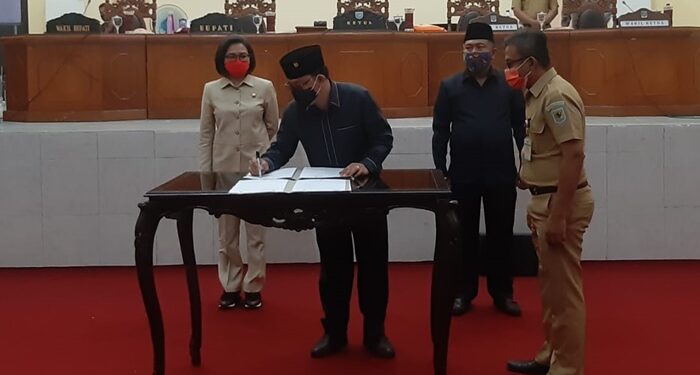 DPRD Bolmong Tetapkan Perda APBD 2021