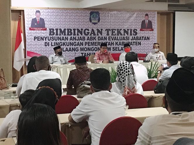 
Pjs Bupati Bolsel Buka Kegiatan Bimtek Penyusunan Anjab Abk dan Evajab
