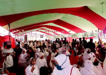 Emak-Emak Bolmong Siap Pilih Olly-Steven