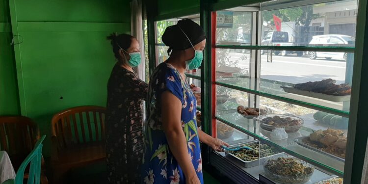 Kisah Penjual Lauk Pauk yang Bertahan di Tengah Pandemi Meski Tak Dapat Bantuan