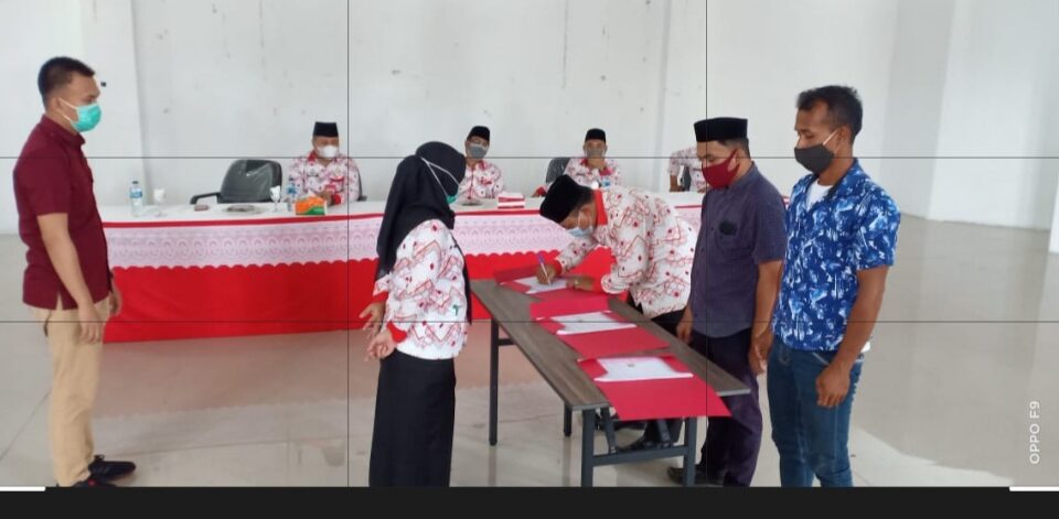 Pemda Bolsel Serahkan Dana Hibah untuk Pembangunan 49 Tempat Ibadah