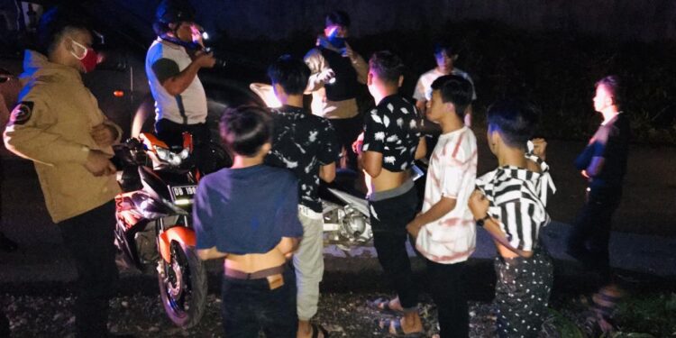 Tim Anoa Bubarkan Kerumunan Pemuda di Upai, Bilalang dan Poopo