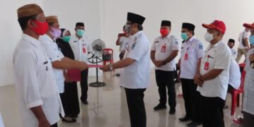 Pjs Bupati Bolsel Serahkan Pagu DD dan ADD Pada 81 Sangadi