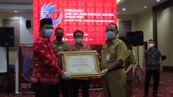 
Hari HAM ke-72, Bolsel Kembali Terima Penghargaan Menteri Yasona