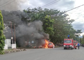 Video: Mobil Calya Terbakar di Kompleks Lapangan Kotamobagu