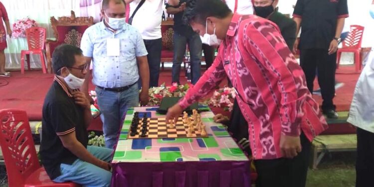 Buka Turnamen Catur Bupati Bolmong Cup, Tahlis Ingatkan Sportivitas