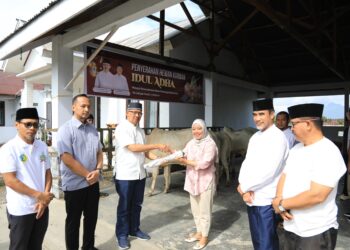 Idul Adha 1445 H, Pj. Walikota Kotamobagu Serahkan Bantuan Hewan Kurban Pemprov Sulut