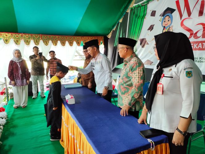 
Ratusan Santri Se-Bolmong Diwisuda, Kakanwil Kemenag Sulut: Bangga Punya Generasi Berakhlak Qurani