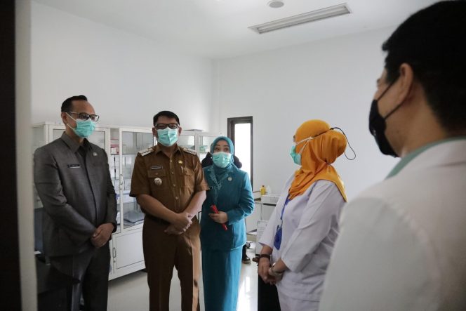 
Bersama Ketua TP-PKK Kotamobagu, Pj. Walikota Tinjau Sejumlah Fasilitas di RSUDKK