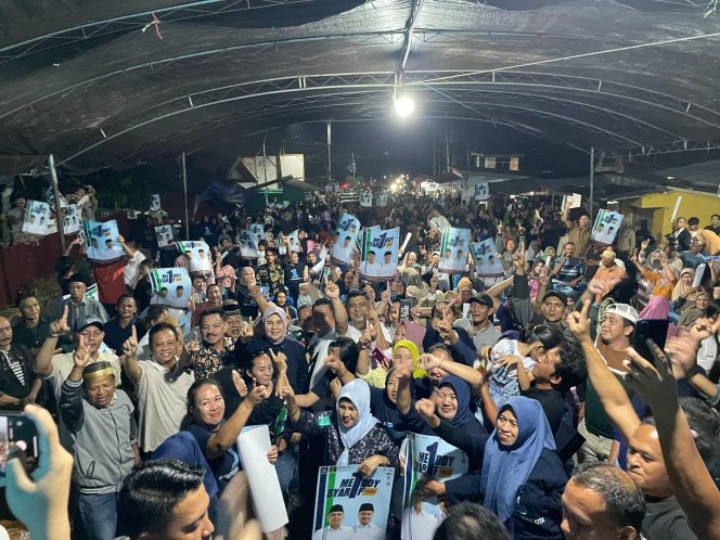 
Suasana kampanye dialogis calon Walikota dan Wakil Walikota Kotamobagu , Meiddy Makalalag- Syarifuddin Juaidi Mokodongan di Desa Moyag Bersatu.