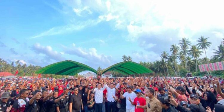 Ribuan Warga Kecamatan Pintim Hadiri Kampanye Pasangan IDEAL