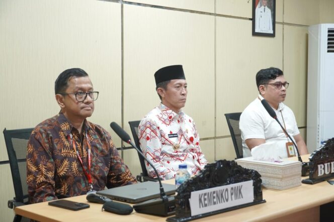 
Bupati Bolsel Iskandar Kamaru dan jajaran menerima kunjungan kerja Kemenko PMK.
