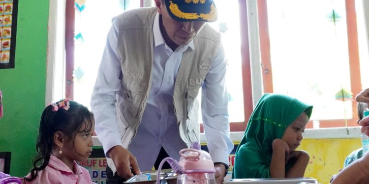 Bupati Bolsel Tinjau Distribusi MBG di Kecamatan Posigadan