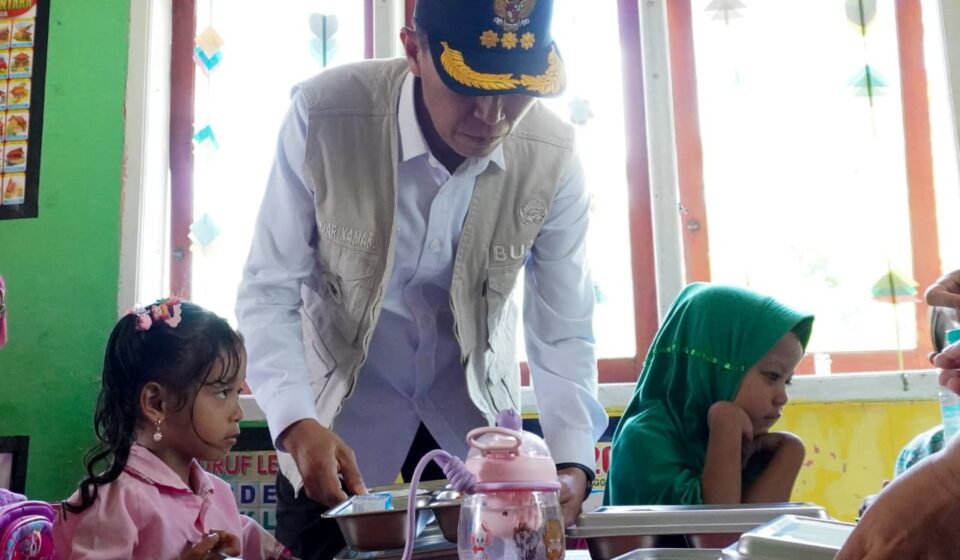 Bupati Bolsel Tinjau Distribusi MBG di Kecamatan Posigadan