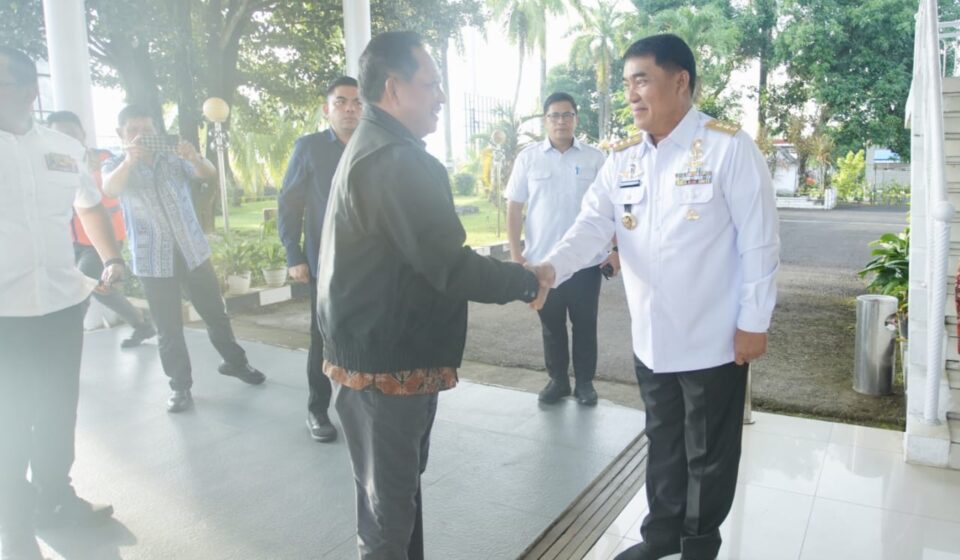Gubernur Yulius Sambut Kedatangan Mendagri Tito Karnavian di Manado