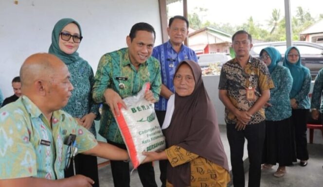 
 Walikota Kotamobagu Pimpin Penyaluran Bantuan untuk Balita Stunting