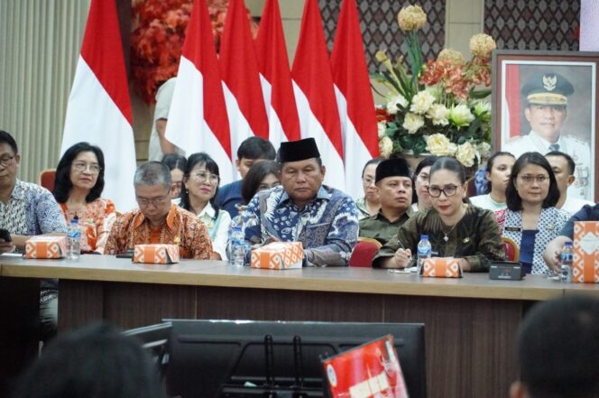 
Wabup Bolsel Deddy Ikut Rapat Evaluasi Program MBG di Manado