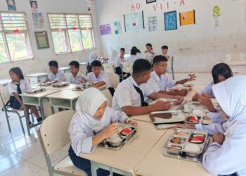 MBG di Bolmong Dimulai di Kecamatan Bolaang, Bupati Yusra Pantau Langsung