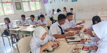 MBG di Bolmong Dimulai di Kecamatan Bolaang, Bupati Yusra Pantau Langsung