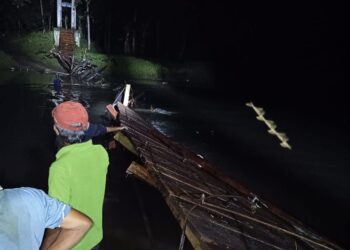 Jembatan Gantung Akses Petani ke Monsi Putus, Sejumlah Warga Terjatuh ke Sungai, Berharap Segera Diperbaiki