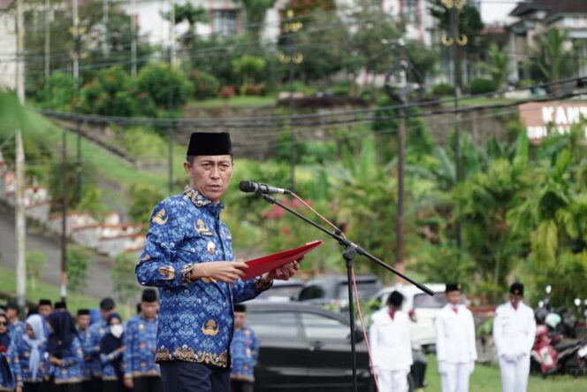 
Bupati Bolsel Iskandar Kamaru memimpin upacaraperingatan Hari Sumpah Pemuda ke-97.