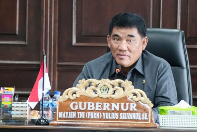 
Gubernur Sulawesi Utara, Yulius Selvanus.