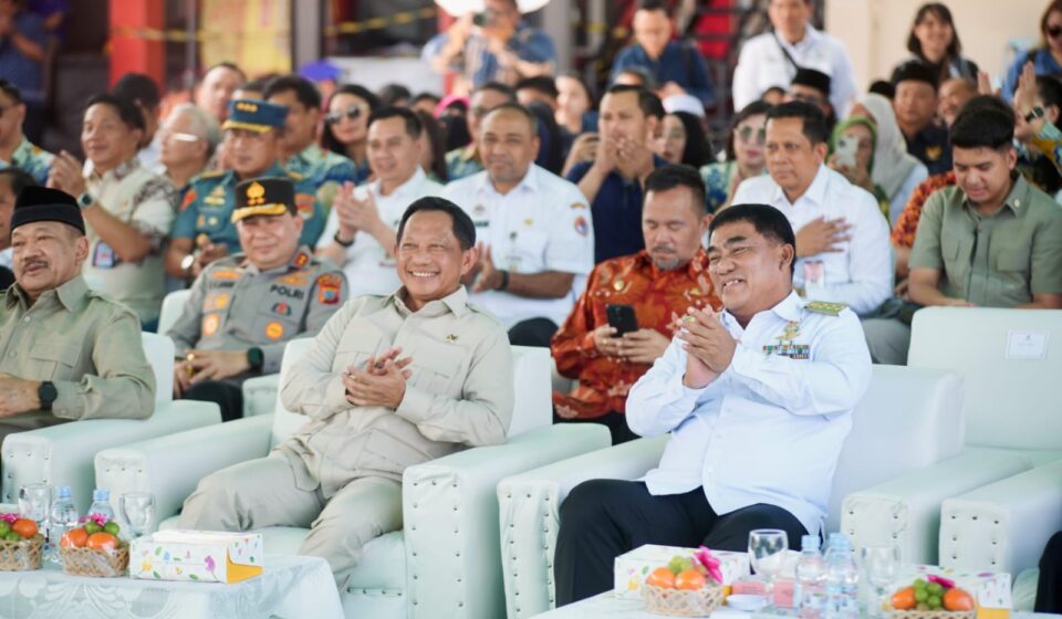 Diserahkan Mendagri, Gubernur Sulut Terima Bantuan Kapal Layanan Kesehatan