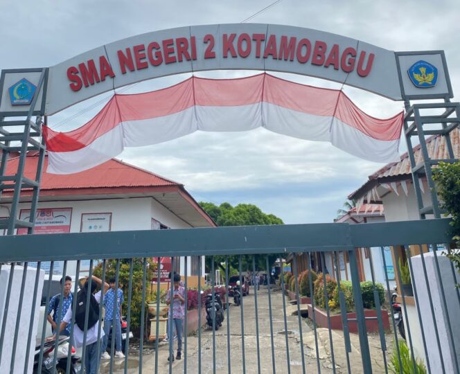 
 SMA Negeri 2 Kotamobagu diguncang dugaan kasus penyimpangan dana BOS oleh kepala sekolah.