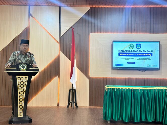 
Bupati Bolsel Iskandar Kamaru memberi sambutan usah menandatangani PKS dengan IAIN Manado.