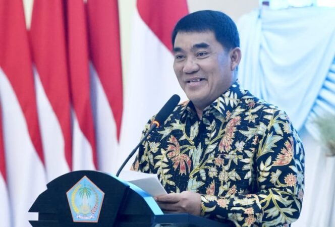 
					Gubernur Sulut Yulius Selvanus.