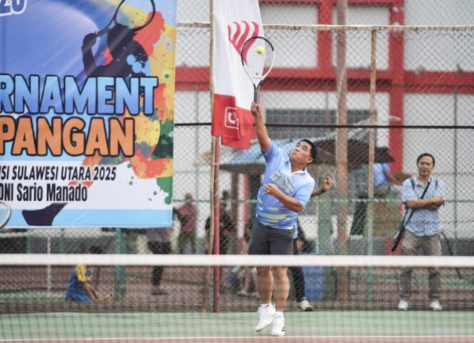
Open Turnamen Tenis Lapangan Gubernur Cup 2025 Dihelat, Yulius: Lapangan KONI Gratis Untuk Atlet Muda