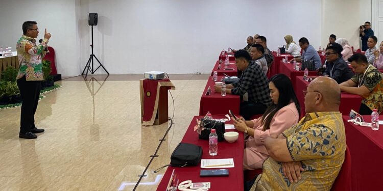 Tahlis Gallang Beri Materi di Bimtek DPRD Bolmong, Tiga Fungsi Penentu Program dan Perjalanan Pemerintahan