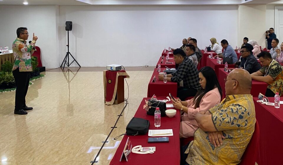Tahlis Gallang Beri Materi di Bimtek DPRD Bolmong, Tiga Fungsi Penentu Program dan Perjalanan Pemerintahan