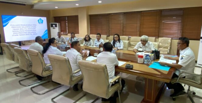 
Sekprov Tahlis Gallang Pimpin Rapat Penginputan Dokumen IPKD, 8 Poin Segera Disiapkan