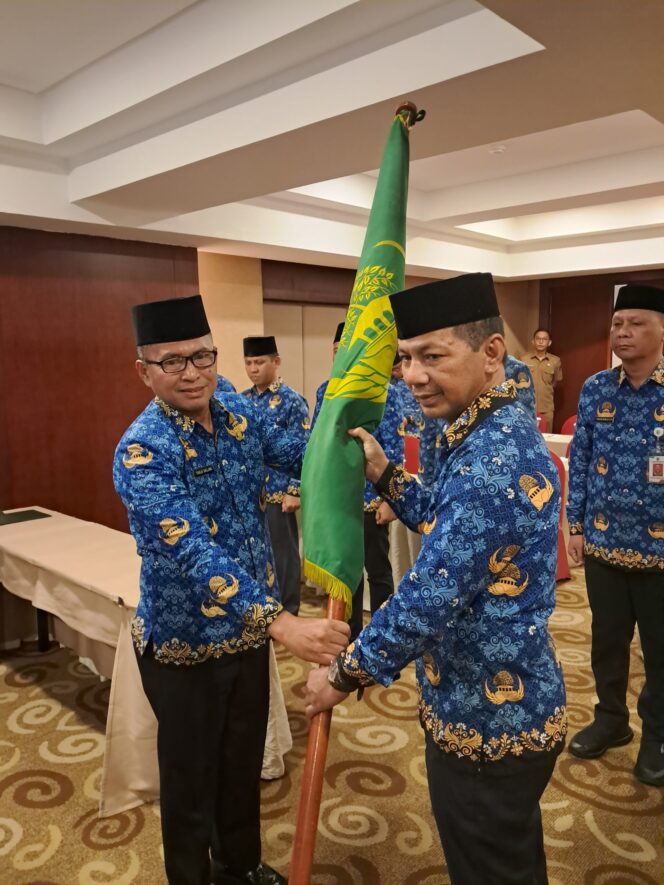 
Sekprov Sulut Tahlis Gallang Kukuhkan Dewan Pengurus Korpri Boltara 2025-2030