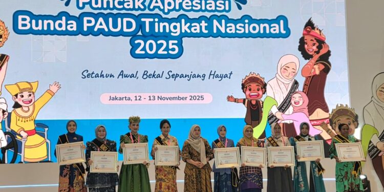 Bunda PAUD Sulut Anik Yulius Selvanus Raih Penghargaan Nasional
