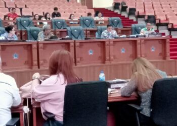 Ketua TAPD Tahlis Gallang Sampaikan KUA-PPAS APBD 2026 di Banggar DPRD Sulut