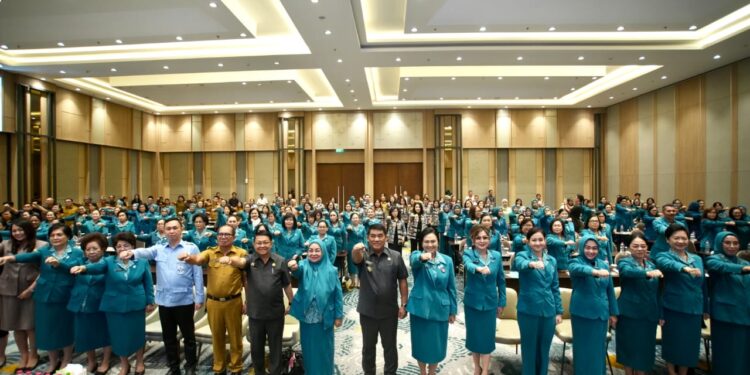 Gubernur Yulius: PKK dan Dekranasda Ujung Tombak Pembangunan Sulut