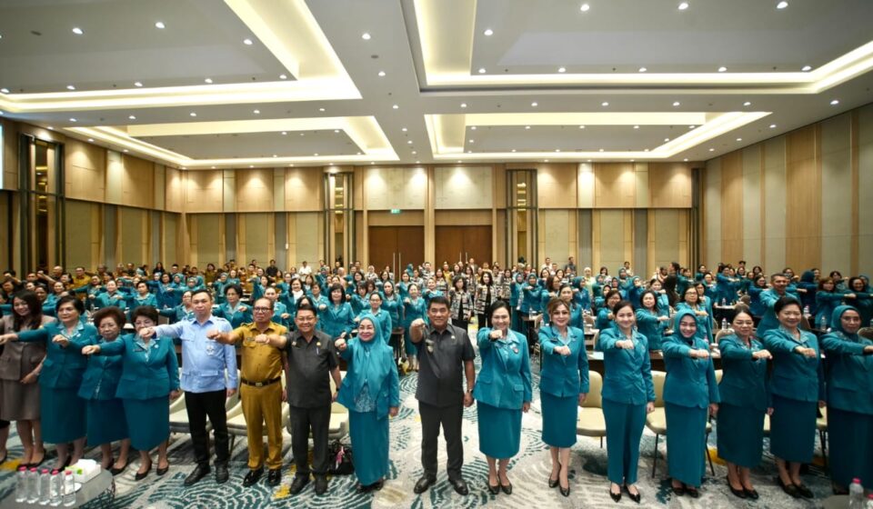 Gubernur Yulius: PKK dan Dekranasda Ujung Tombak Pembangunan Sulut