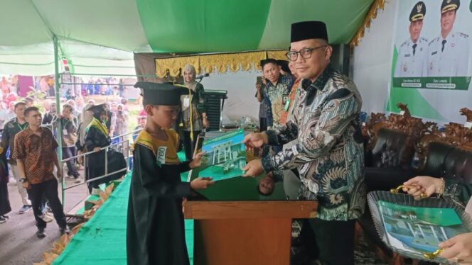 
 Kemenag Bolmong Wisudakan 1.029 Santri