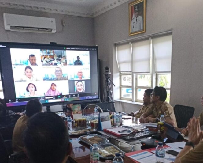 
Rapat evaluasi tim Smart City Kotamobagu dengan Kementerian Kominfo.