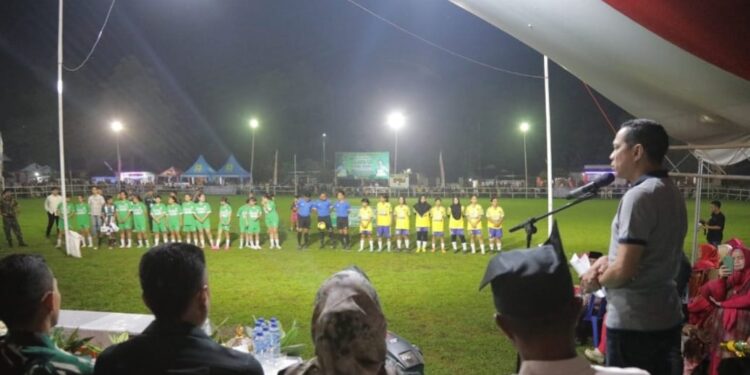 Weny Buka Turnamen Wali Kota Cup Putri di Motoboi Besar