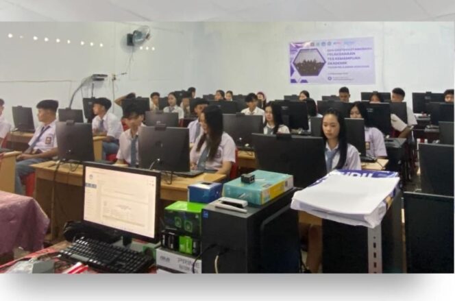 
 Tes Kemampuan Akademik digelar SMA Kristen Kotamobagu untuk siswa kelas 12.