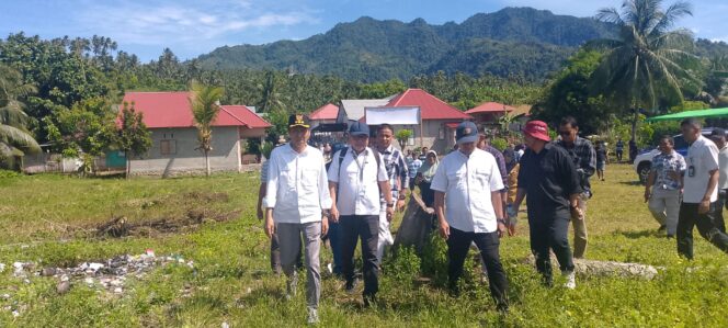 
 Bupati Bolaang Mongondow Selatan (Bolsel), Iskandar Kamaru dan Tim Sosek dan DJPT KKP tinjau lokasi untuk rencana pembangunan Kampung Nelayan Merah Putih (KNMP), Sabtu 11 November 2025.