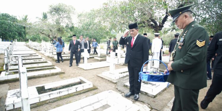 Peringati Hari Pahlawan, Gubernur Yulius Pimpin Ziarah di TMP Kairagi