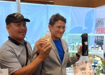 Sandiaga Uno Seruput Sirup Pala UP2K Tabang