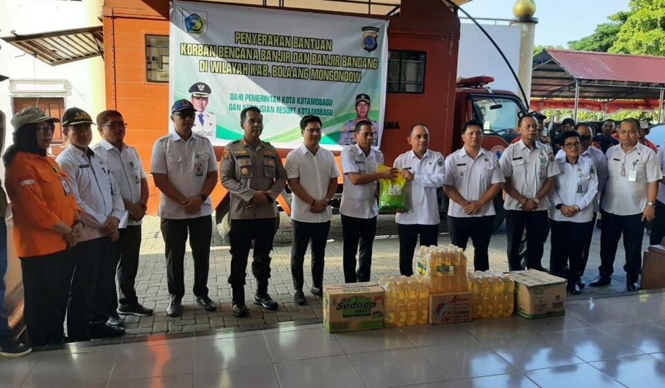 Wenny-Rendi Serahkan Bantuan Pemkot Kotamobagu untuk Korban Banjir di Bolmong