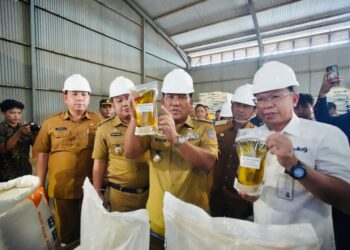 Gubernur Yulius Minta Bantuan Pangan Tepat Sasaran, Tersalur Sebelum Natal