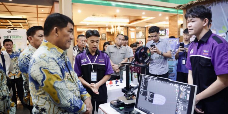 Gubernur Yulius Apresiasi Karya Anak Muda di Sulut Riset dan Inovasi Expo 2025